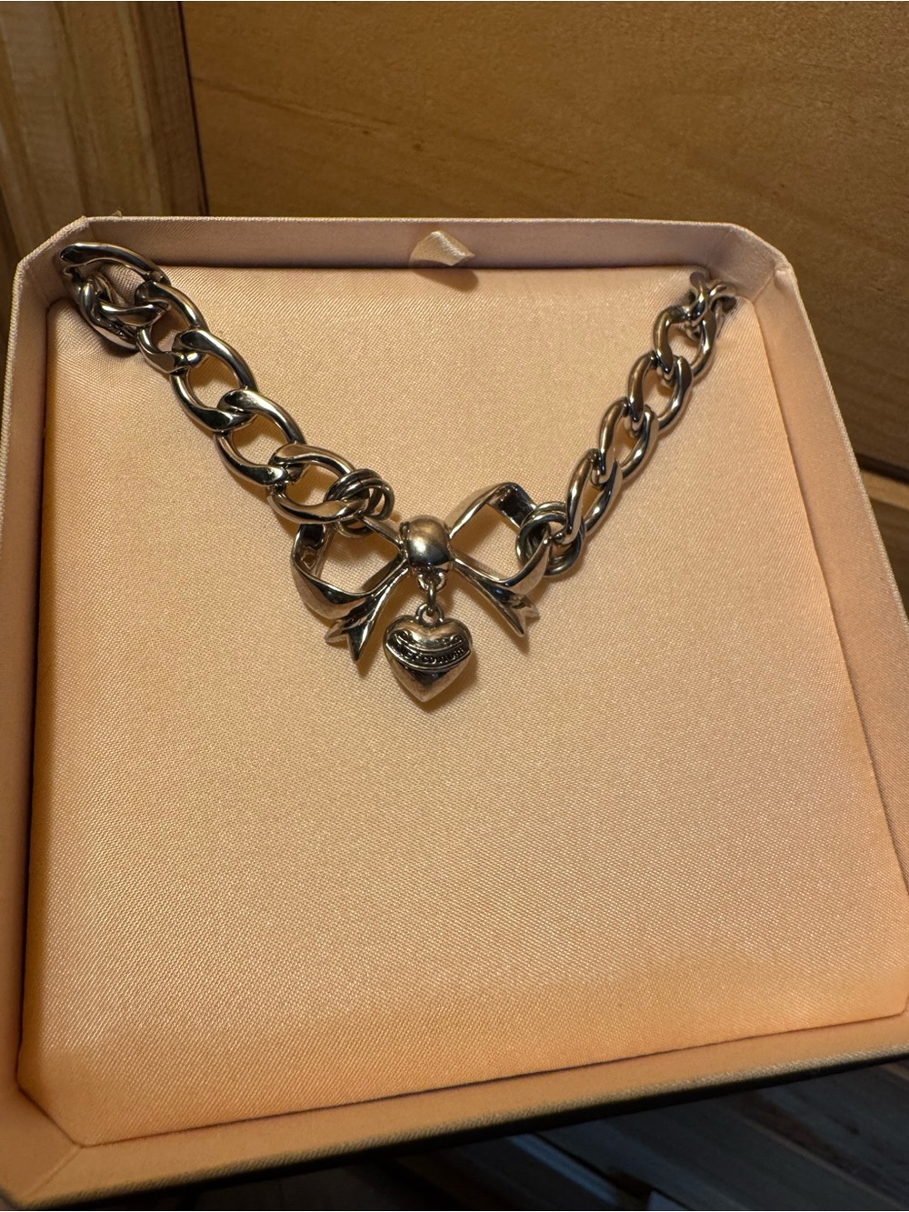 Juicy Couture Necklace Bow toggle necklace